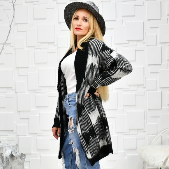 🛑LAST 1🛑CHIC BLACK and WHITE COZY CARDIGAN - Picture 3 of 4